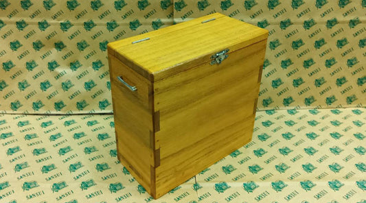 タナゴ桐水箱ございます。